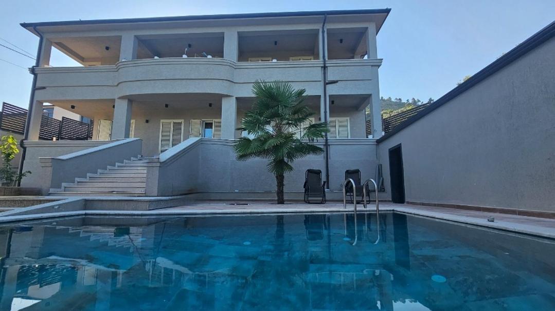 Private Luxury Villa, River View Shkodër